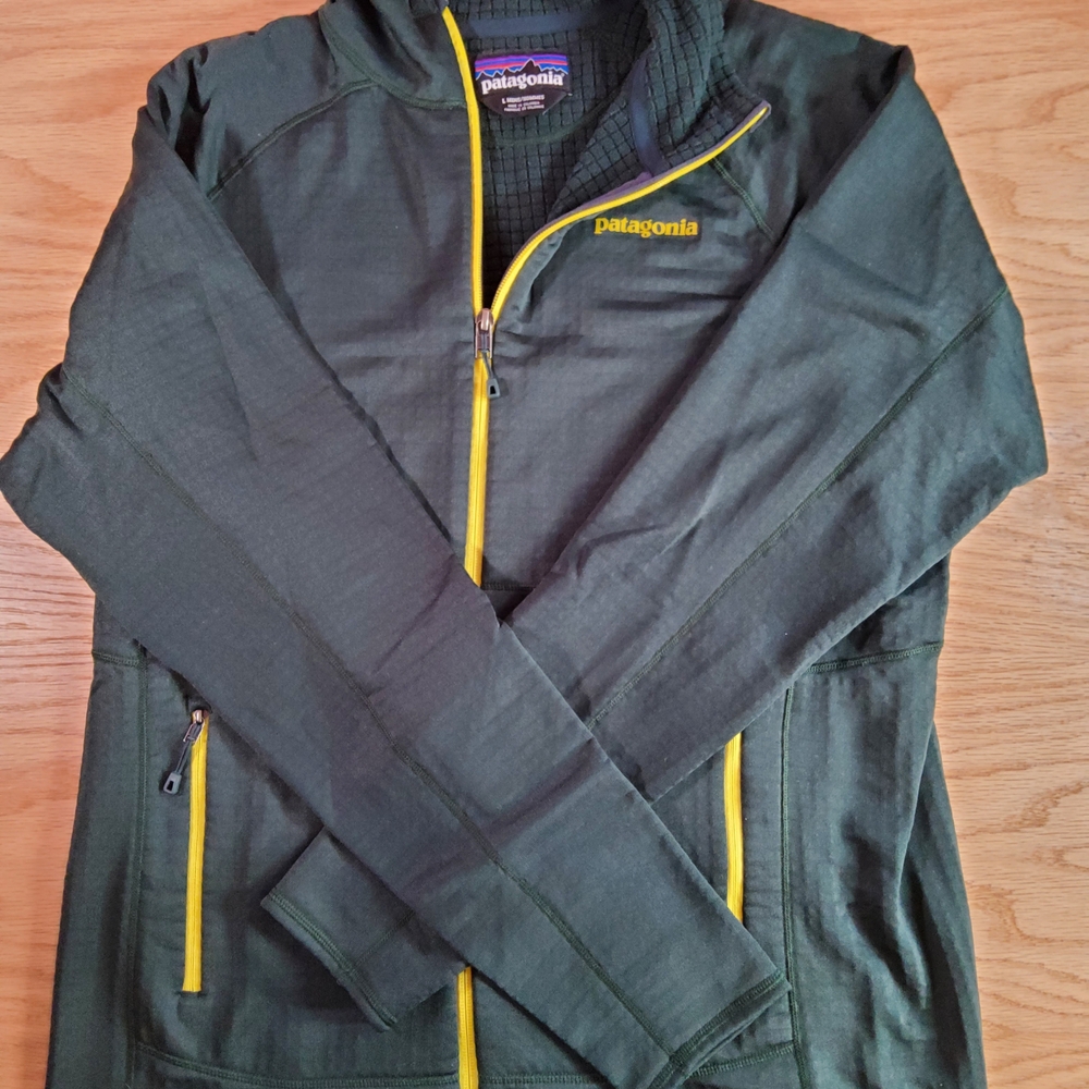 Patagonia Men's Dark Green R1 Full Zip Jacket, Large